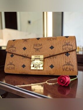 MCM Visetos Leather Wallet on Chain ✨🤩